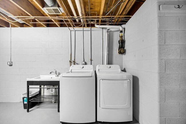 Building Photo - 6271 N 525 W