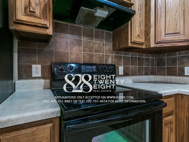 Building Photo - Spacious 2 Bed/1.5 Bath Norman Townhome Du...