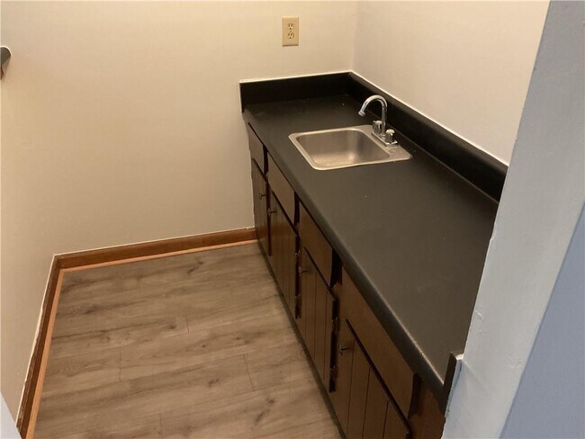 Building Photo - 215 Lakeland Ct