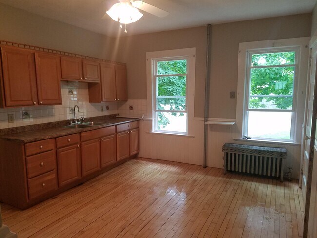 Kitchen - 15 Hollister Street