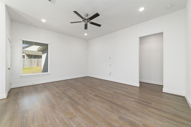 Building Photo - 919 Golden Willow Ln