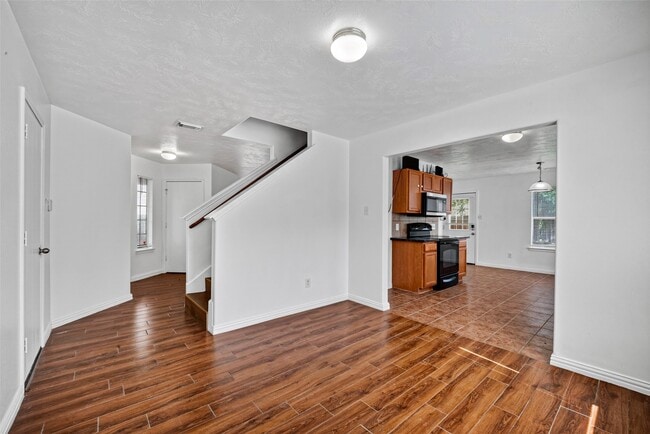 Building Photo - 4403 Sprangletop Ave