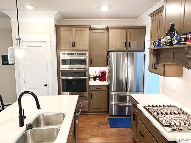 Building Photo - 531 Town Madison Blvd