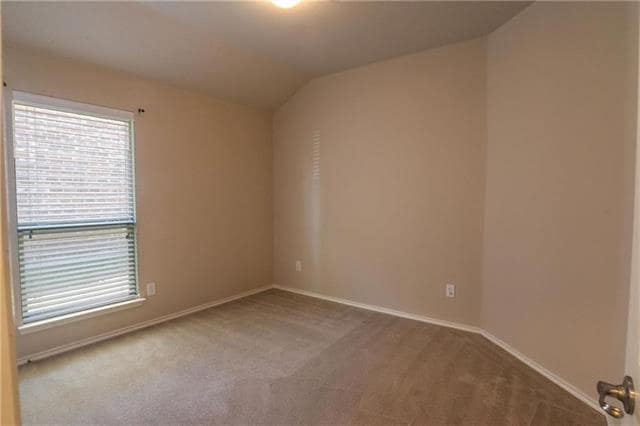 Building Photo - 1025 Lake Grove Dr