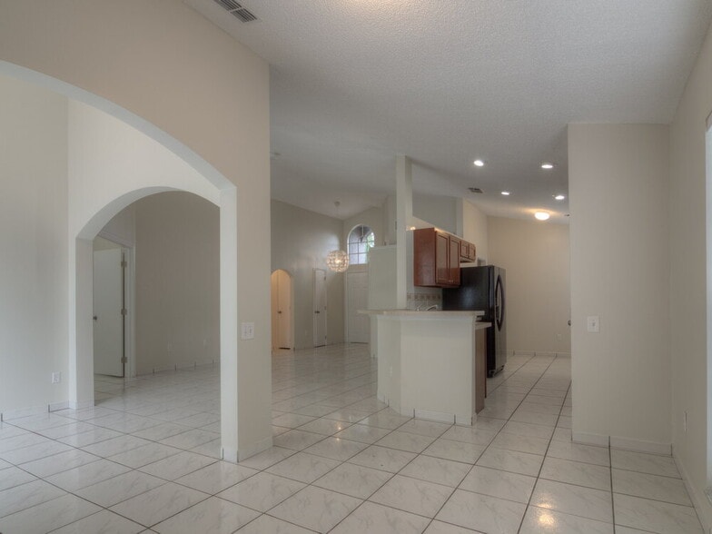 Building Photo - 8344 Fort Thomas Way