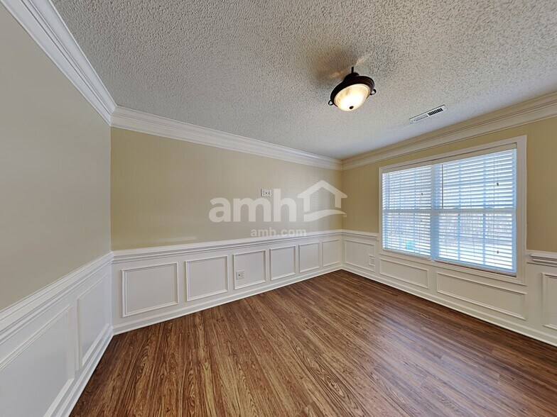 Building Photo - 8111 Kingston Dr