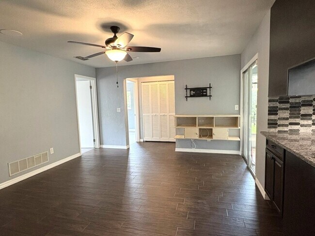 Building Photo - Beautiful 3 Bedroom Port Orange Home!
