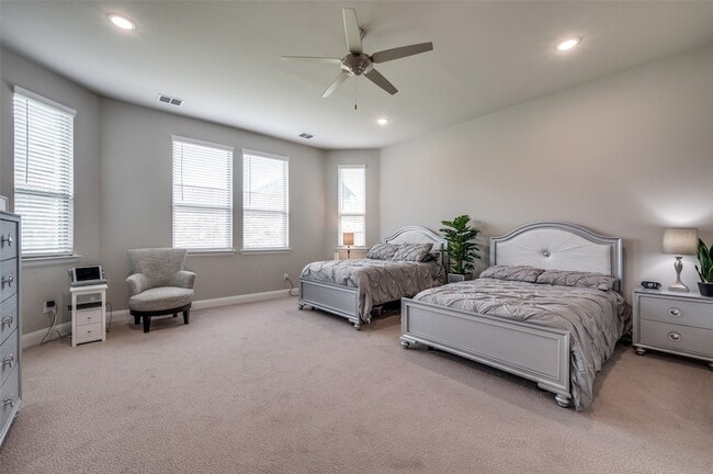 Building Photo - 9767 Maple Hill Ln