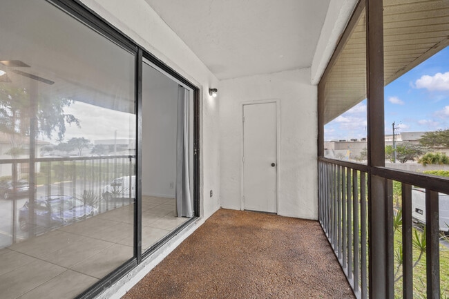 Building Photo - 9905 Pineapple Tree Dr