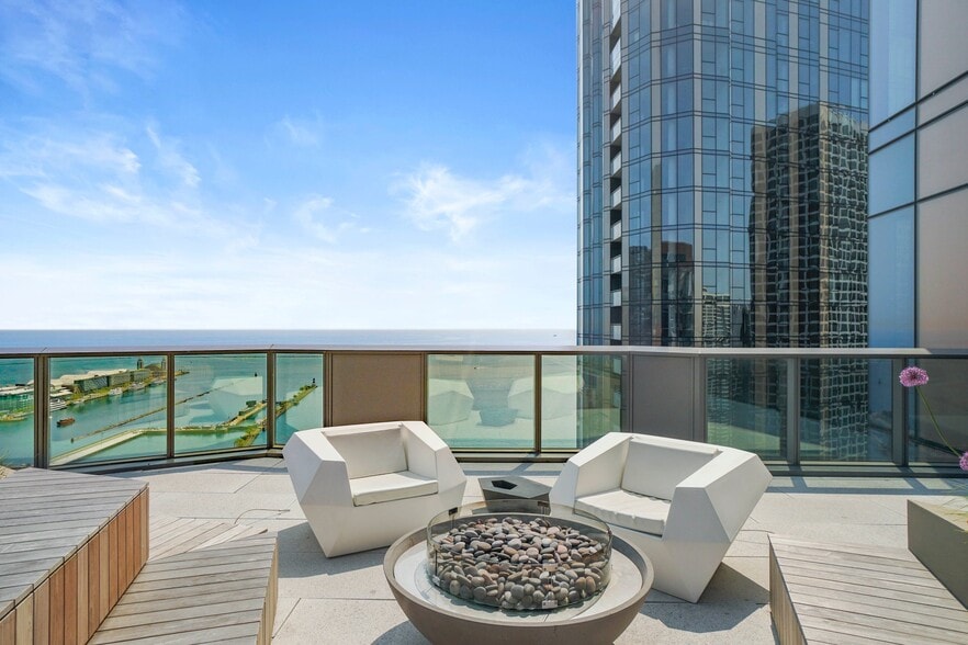 Building Photo - 491 E Waterside Dr