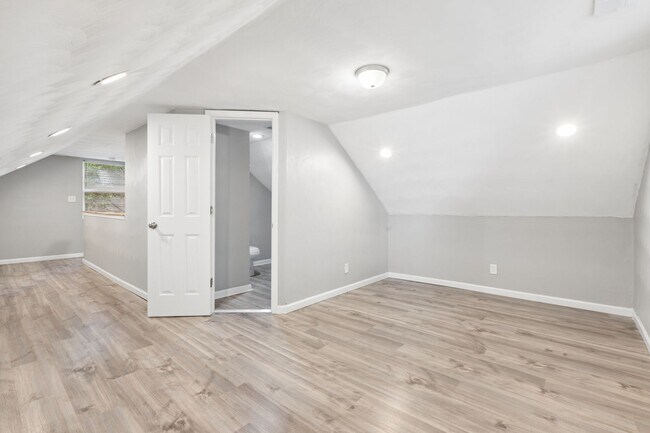 Building Photo - Move In Ready Norfolk Home!!