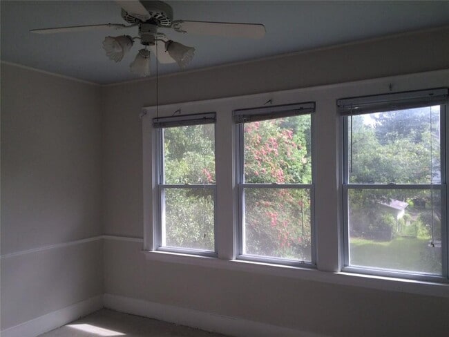 Building Photo - 316 4th St