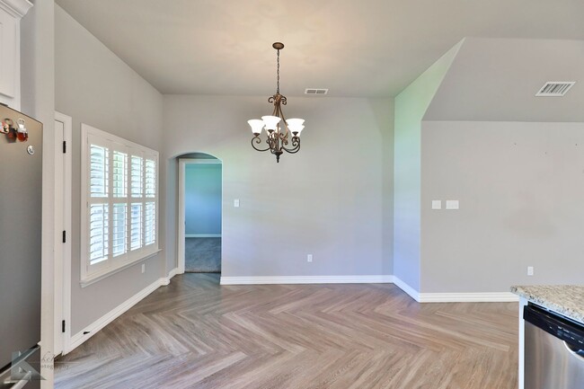 Building Photo - 3/2/2 in Butterfield Meadows!