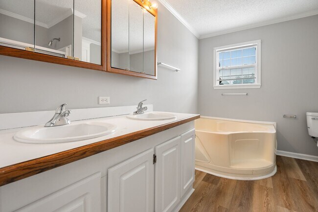 Building Photo - Charming 4 bedroom home in South Raleigh!