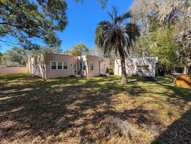 Building Photo - 15 NW 26th St