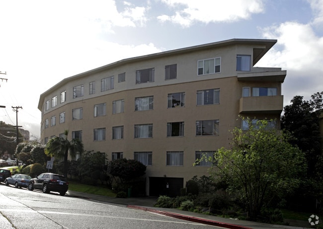 Building Photo - Lee Haus