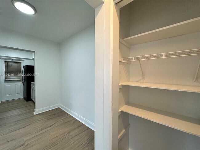 Building Photo - 2822 Van Buren St