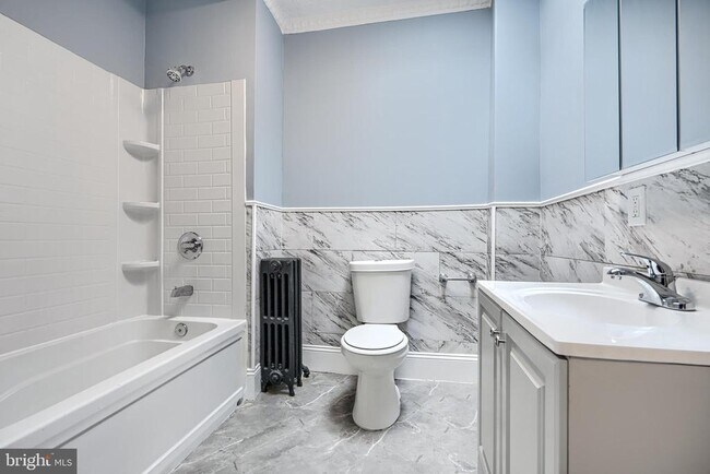 Building Photo - 2533 W Lombard St