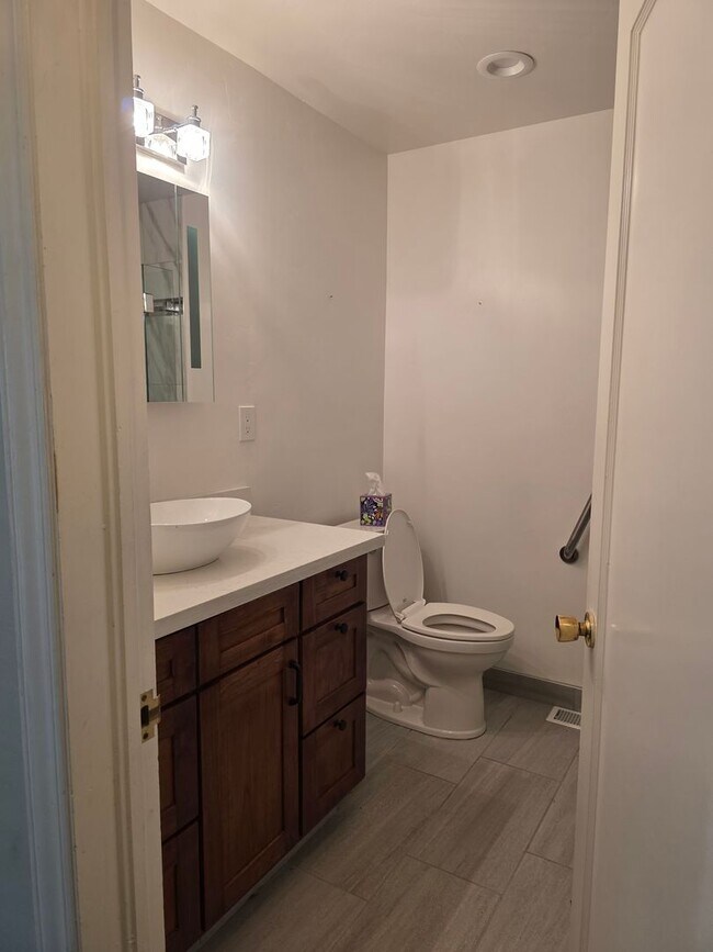 Building Photo - Executive Home with an Executive View