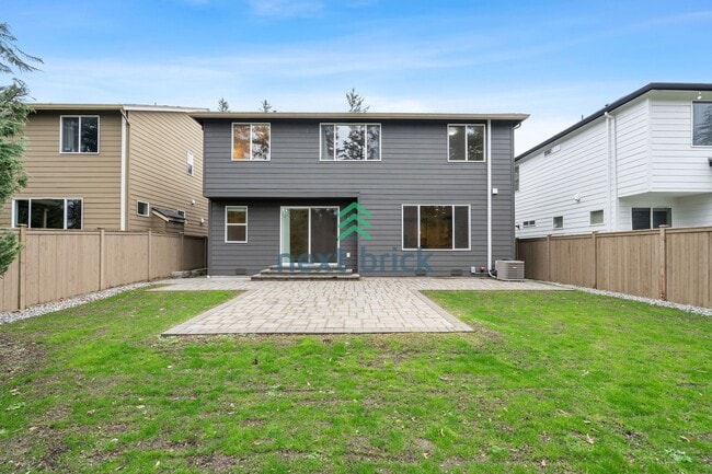 Building Photo - 5 BED & 3.5 BATH FOR RENT