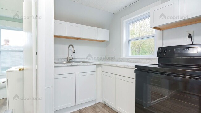 Building Photo - 144 Franklin St