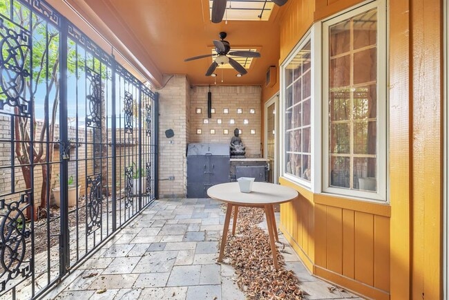 Building Photo - 4063 Breakwood Dr