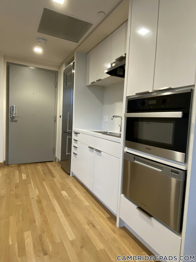 Building Photo - 115 Mt Auburn St