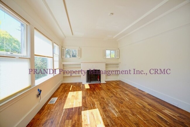 Building Photo - 13 Maple Ave