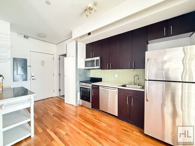 Building Photo - NOLL STREET / Bushwick 3-Bed 2-Bath