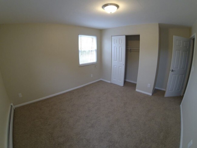 Building Photo - 2 br, 1 bath Apartment - 245 Mathews Road