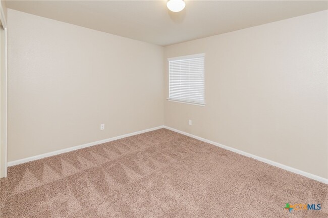 Building Photo - 146 Linden Ln