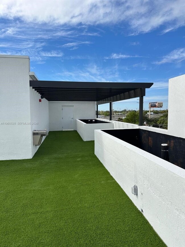 Building Photo - 3422 NW 5th Ave