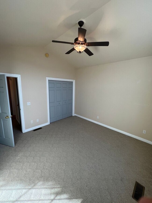 Building Photo - Beautiful Five-Bedroom, Three-Bathroom Home for Rent
