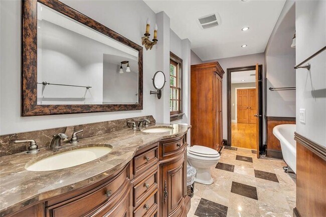 Building Photo - 210 Settlers Rd