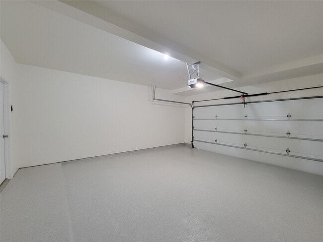 Building Photo - 5311 Timber Ct Hollow