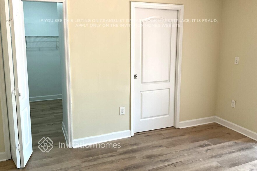 Building Photo - 14108 SW 145th Pl