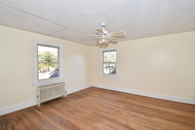 Building Photo - 582 Springfield St