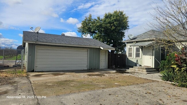 Building Photo - 38659 Rd 8