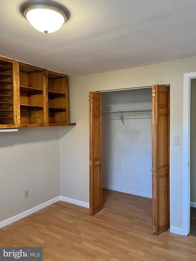 Building Photo - 5525 Larch St