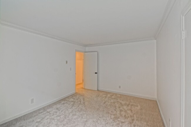 Building Photo - Newly Remodeled, Bright & Airy End Unit Condo in the beautiful "Villa Florenza" Complex in the he...