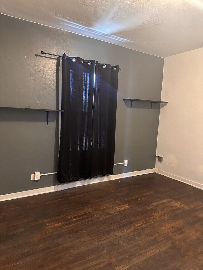 Building Photo - Delightful and Cozy 3bdrm 1bath Home For R...