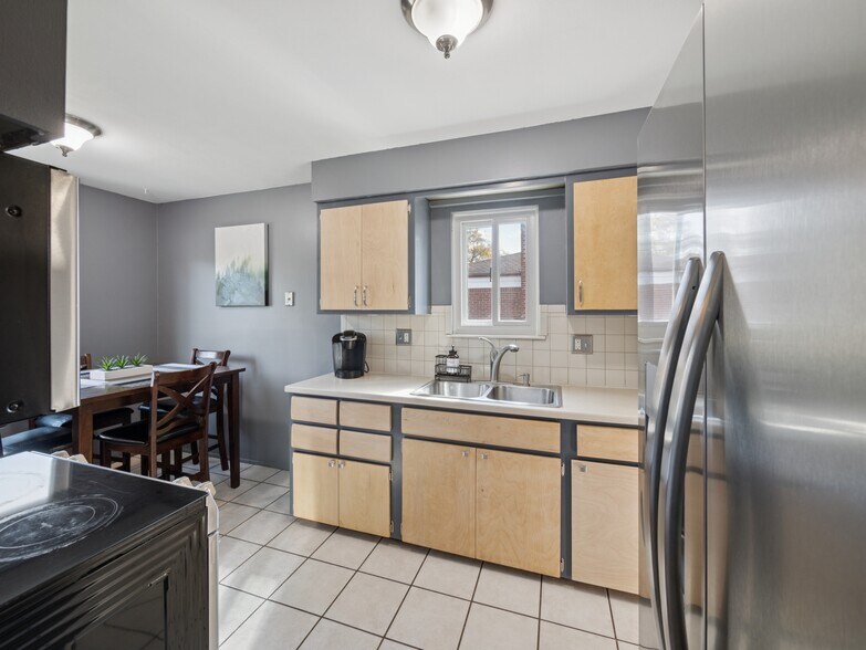 Building Photo - 26805 Richard Dr