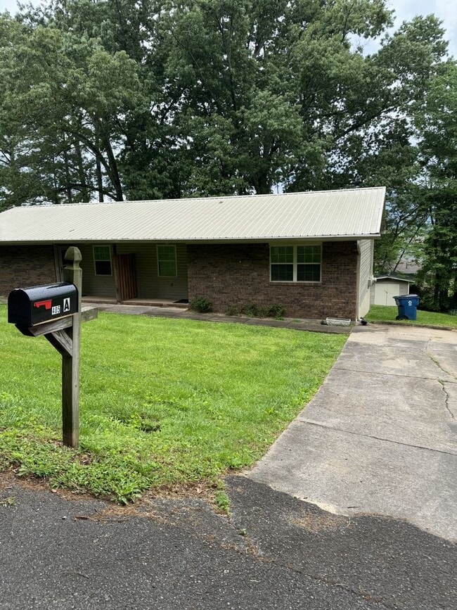 Building Photo - 2 Bed 1 Bath in Rossville w/ Huge Storage ...