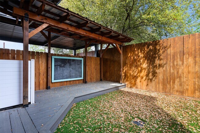 Building Photo - 1136 Adele St