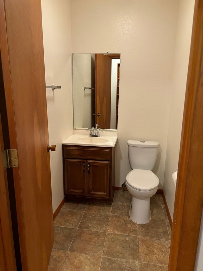 Building Photo - Available NOW Home in the Hills 3 Bed/1.25...