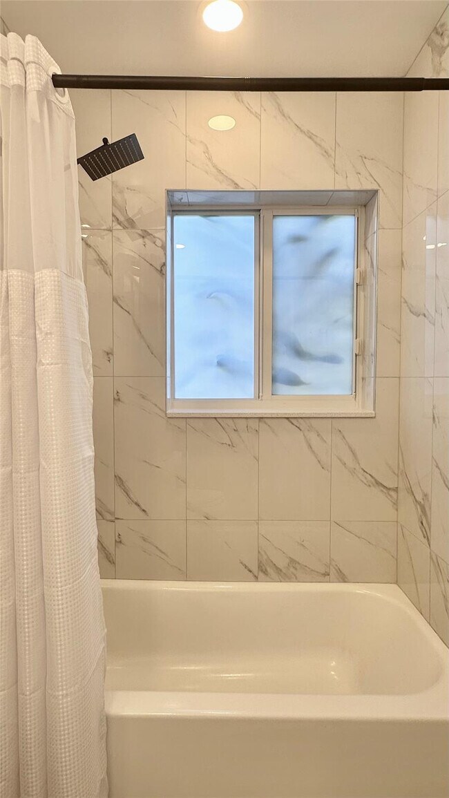 Building Photo - 1145 NE 17th Terrace