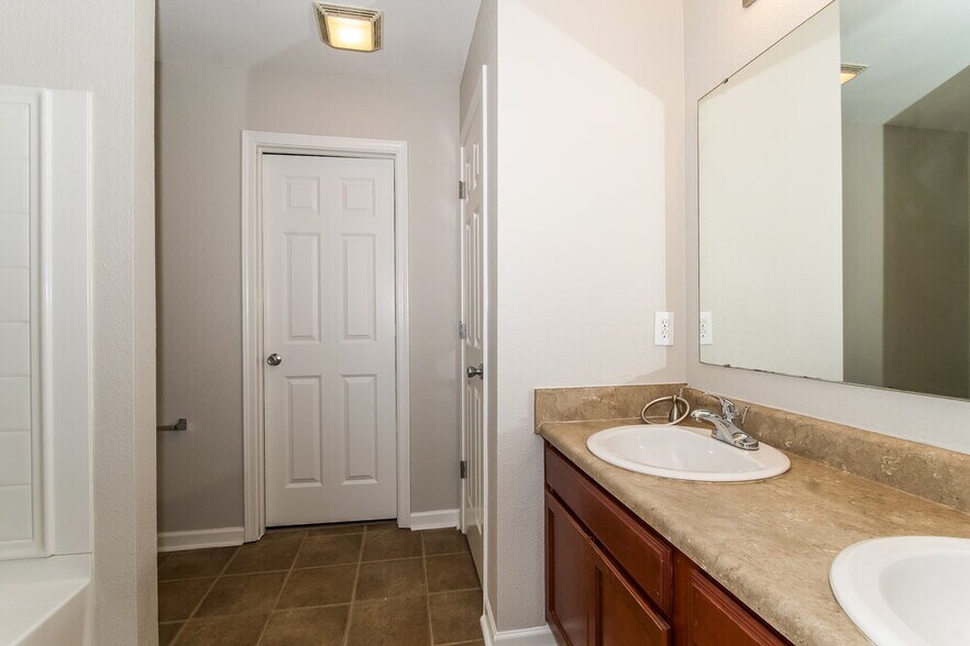 Building Photo - 8024 Gathering Ln