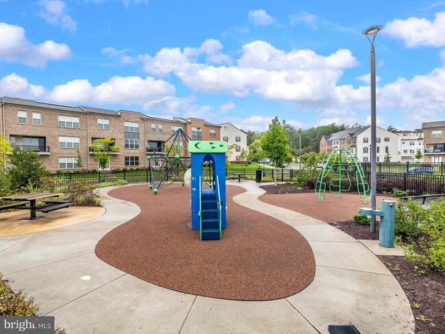 Building Photo - 10609 Meridian Hill Way