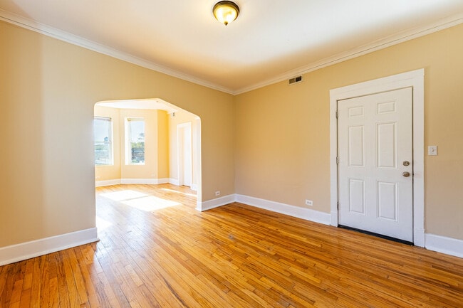 Building Photo - 1105 S Richmond St