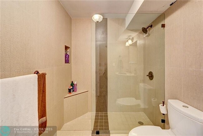 Building Photo - 2030 S Ocean Dr